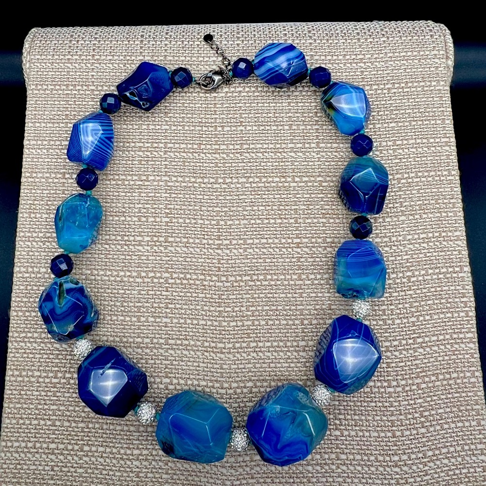 VINTAGE BLUE BANDED MARBLED AGATE FACETED BEAD Necklace. SILVER Findings. OOAK